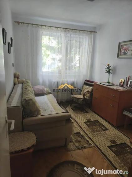 Apartament cu 3 camere decomandat în Central