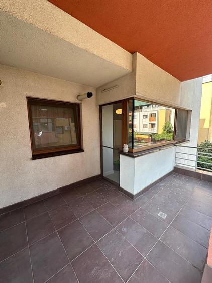 Apartament cu 3 camere semidecomandat în Otopeni
