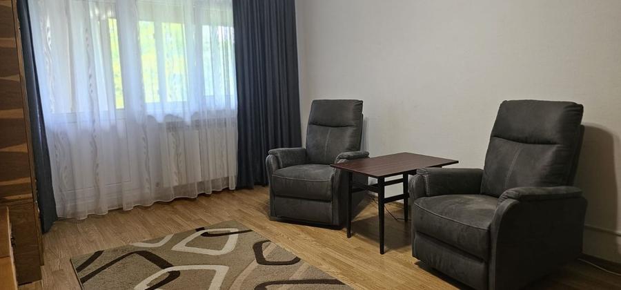 Apartament cu 2 camere decomandat, mobilat în Piața Centrală