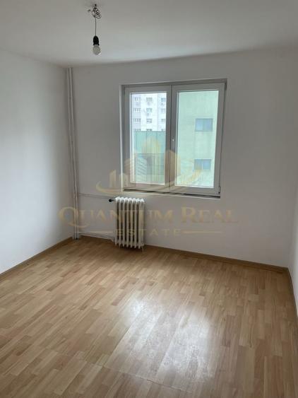 Apartament cu 3 camere decomandat în Mihai Bravu