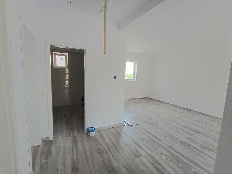 Casă individuală cu 3 camere cu Canalizare în Sânandrei