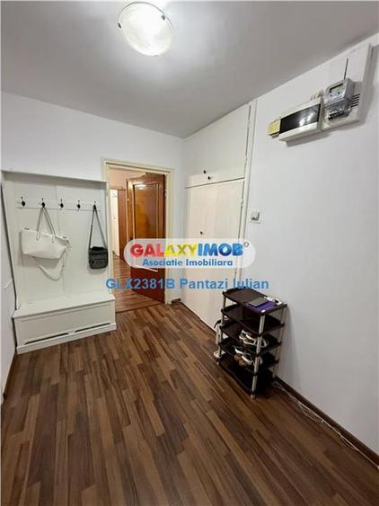 Apartament cu 3 camere semidecomandat, mobilat în Gorjului