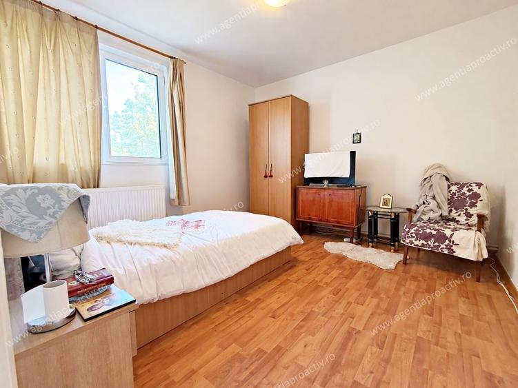 Apartament cu 4 camere decomandat în Micro 39