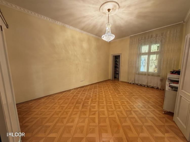 Casă individuală cu 12 camere cu Canalizare în Bălcescu