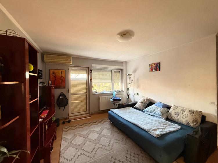Apartament cu 4 camere semidecomandat în Central
