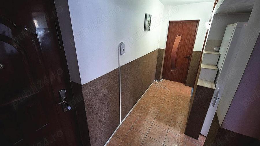 Apartament cu 3 camere semidecomandat în Lugoj