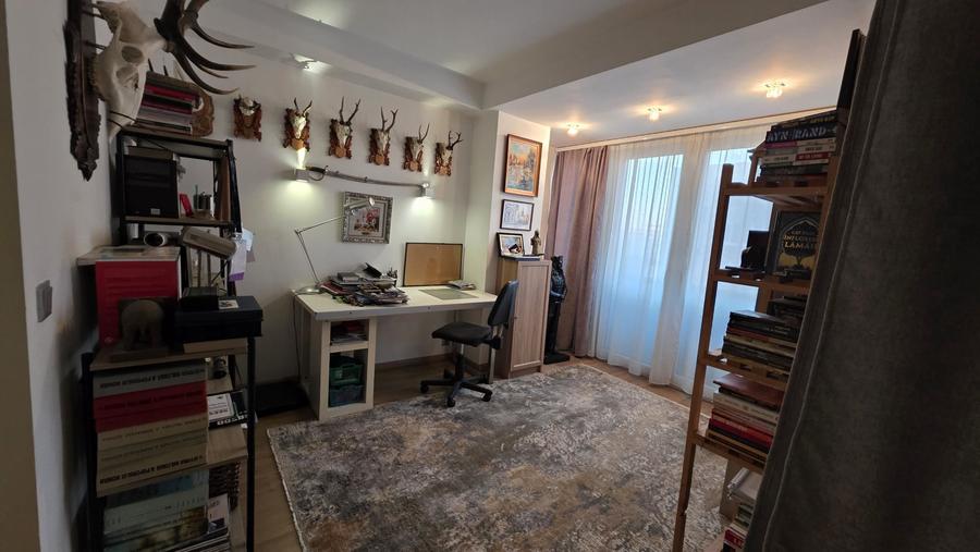 Apartament cu 3 camere semidecomandat, mobilat în Circumvalațiunii