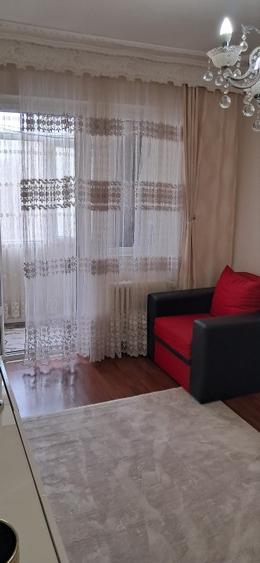 Apartament cu 3 camere semidecomandat în Tomis Nord