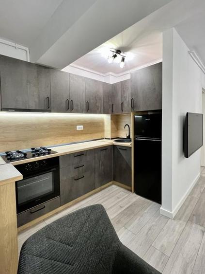 Apartament cu 2 camere semidecomandat, mobilat în 13 Septembrie