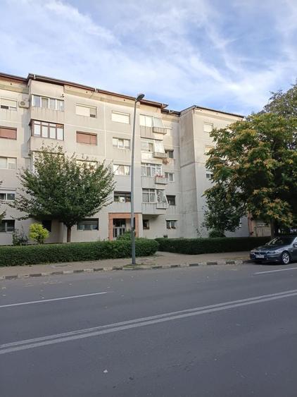 Apartament cu 2 camere decomandat în Milcov