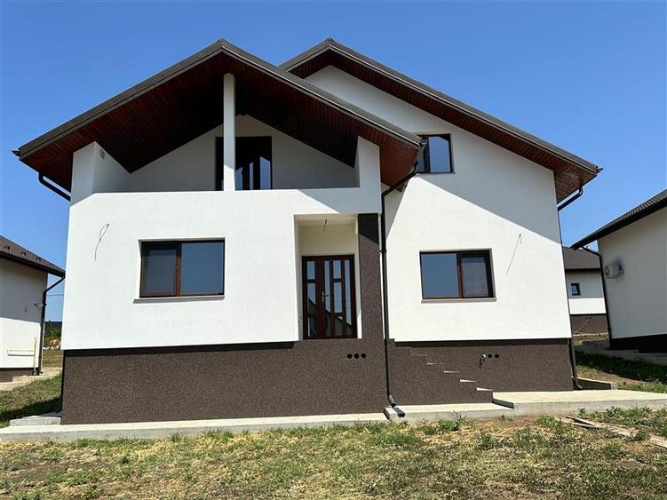 Casă individuală cu 3 camere cu Canalizare în Tomești