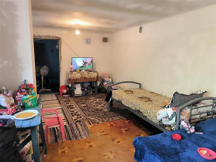 Casă cu 3 camere cu Canalizare în Novaci
