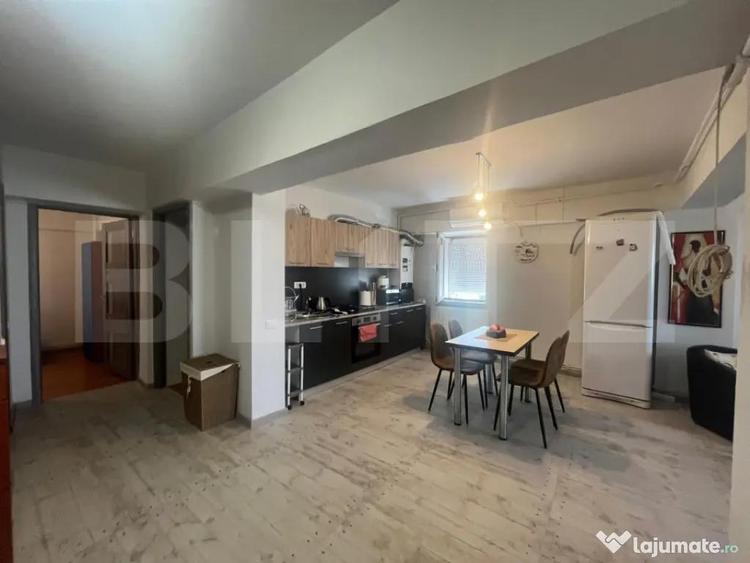 Apartament cu 3 camere decomandat, mobilat în Craiovița Nouă