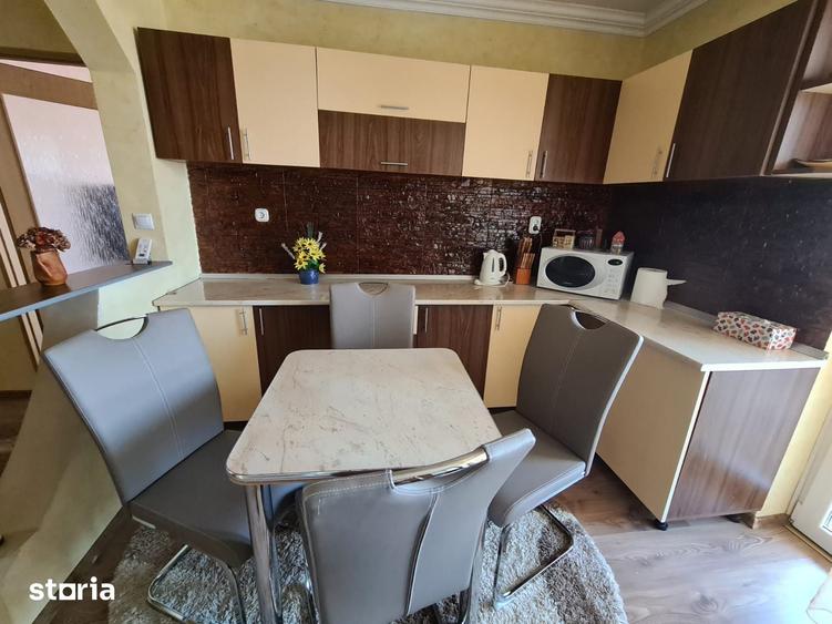Apartament cu 3 camere decomandat în Salca