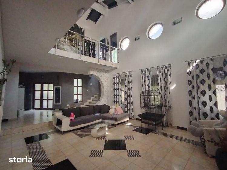 Casă cu 7 camere cu Teren 527 Mp în Valea Rosie