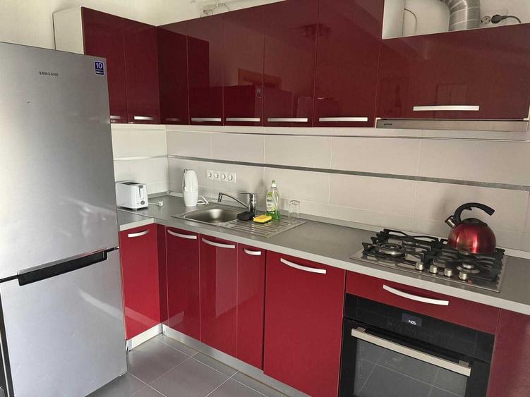 Apartament cu 3 camere decomandat, mobilat în Lipovei