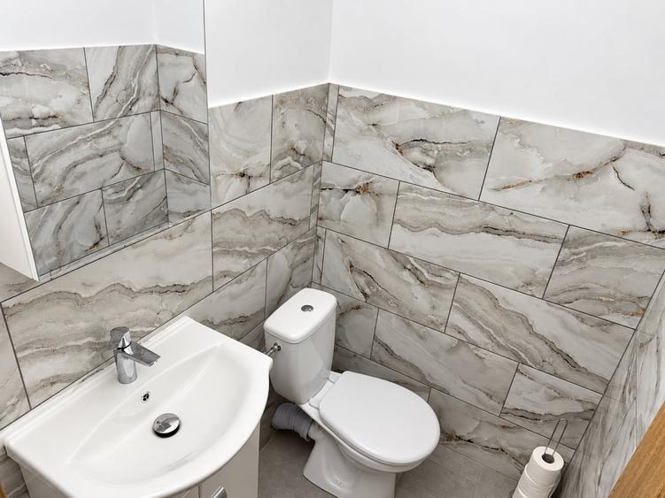Apartament cu 4 camere semidecomandat, mobilat în Dristor