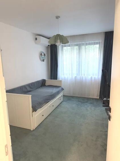 Apartament cu 3 camere semidecomandat, mobilat în Iancu Nicolae