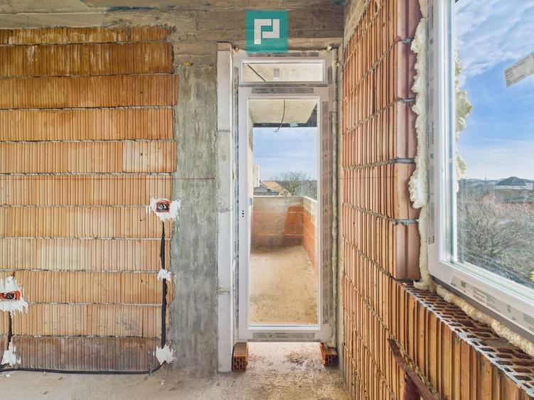 Penthouse cu 2 camere decomandat în Chișoda