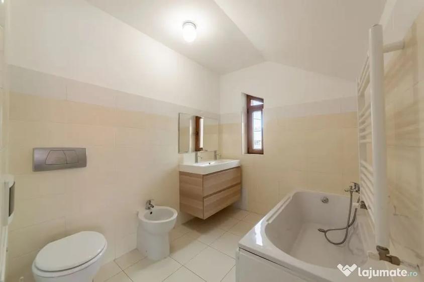 Casă cu 4 camere cu Teren 475 Mp în Găvana