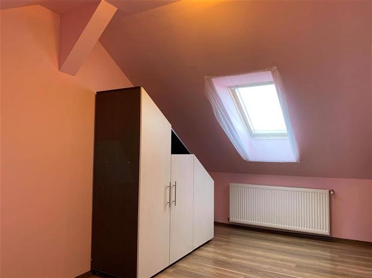 Apartament cu 3 camere semidecomandat, mobilat în Bună Ziua
