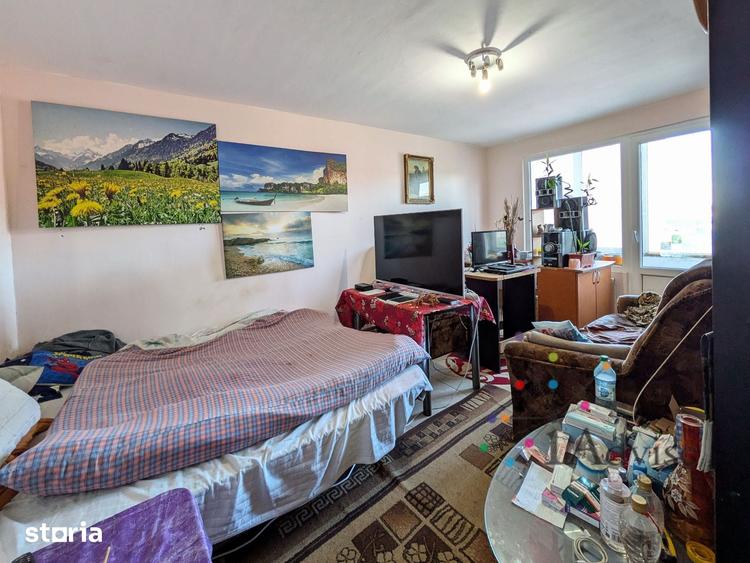 Apartament cu 4 camere decomandat în Dârste
