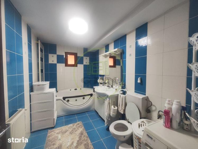 Casă cu 6 camere cu Teren 400 Mp în Podari