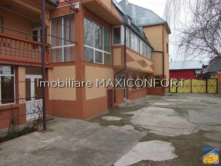 Casă cu 11 camere cu Garaj în Lacu Sărat