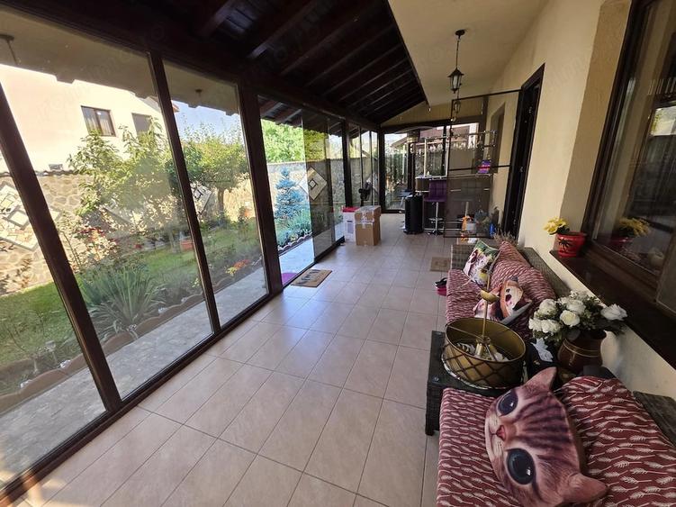 Casă cu 6 camere cu Teren 560 Mp în Central