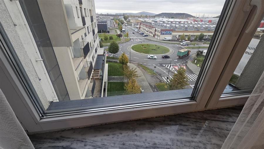 Apartament cu 2 camere decomandat, mobilat în Tractorul