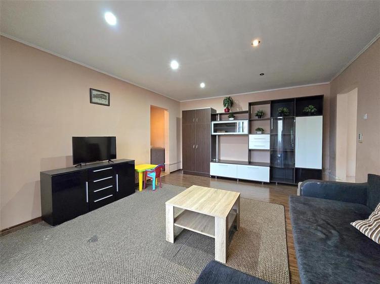 Apartament cu 2 camere semidecomandat în Rogerius