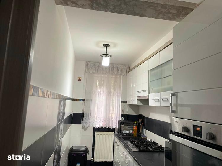 Apartament cu 3 camere semidecomandat în Sud