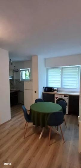 Apartament cu 3 camere în Apărătorii Patriei
