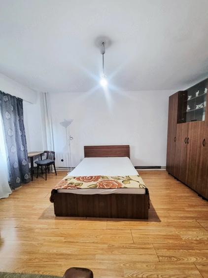 Garsonieră decomandată în Central