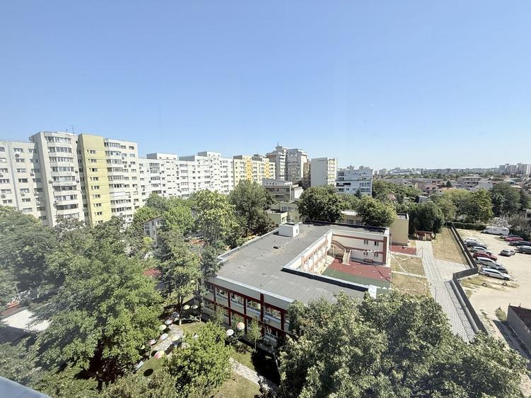 Apartament cu 3 camere semidecomandat, mobilat în Iancului
