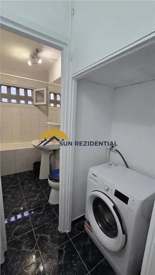 Apartament cu 3 camere semidecomandat în Berceni