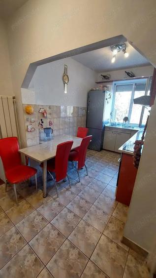 Apartament cu 3 camere semidecomandat în Rogerius