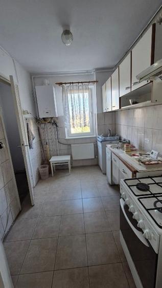 Apartament cu 3 camere semidecomandat în Astra