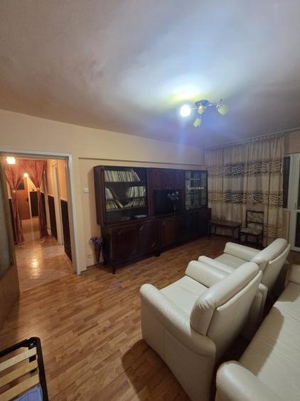 Apartament cu 3 camere decomandat în Colentina