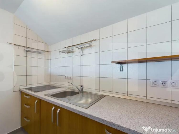 Apartament cu 4 camere semidecomandat, mobilat în Girocului