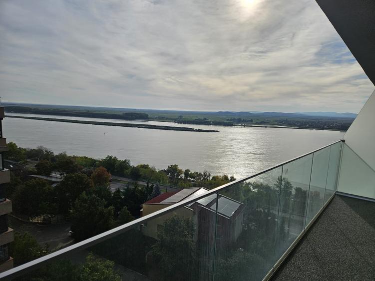 Apartament cu 3 camere decomandat în Faleză