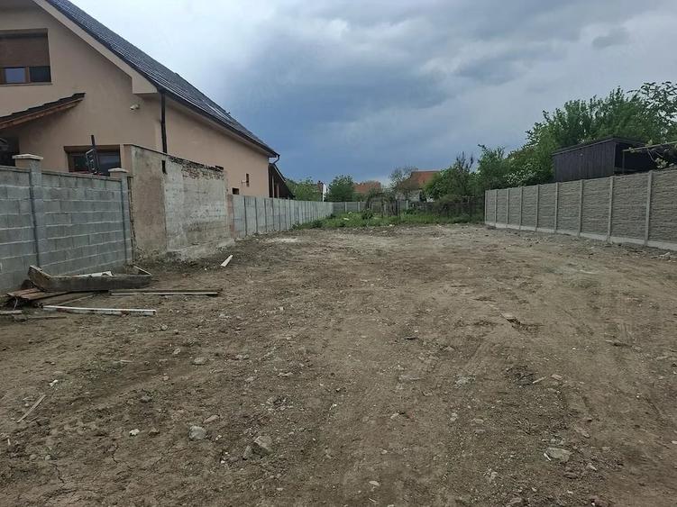 Teren de 974 mp, în Central