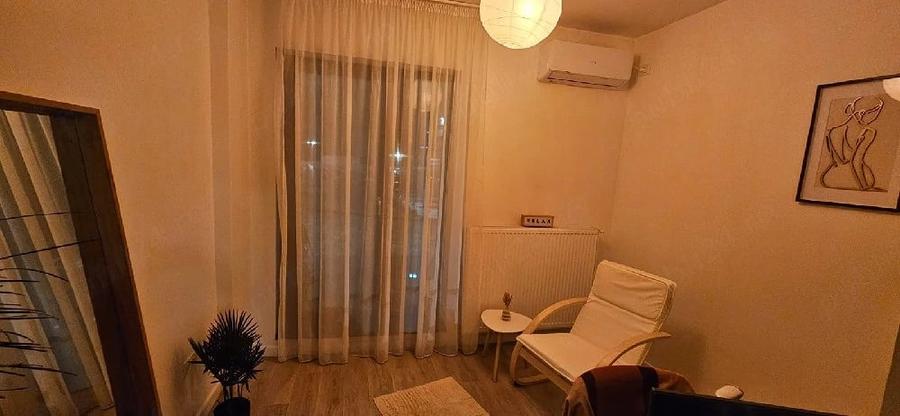 Apartament cu 2 camere semidecomandat, mobilat în Central