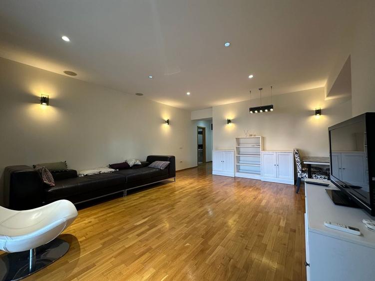 Apartament cu 3 camere decomandat în Herăstrău