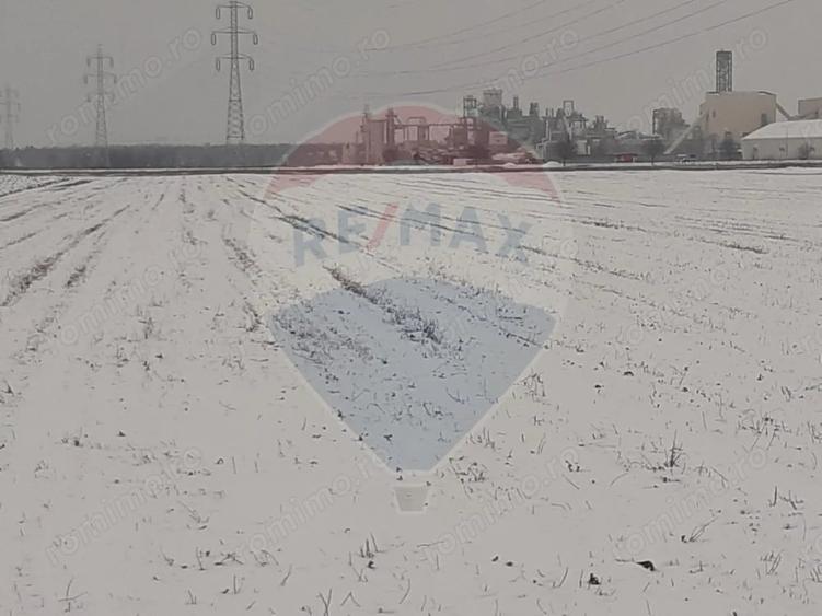 Teren de 5460 mp, în Stupini