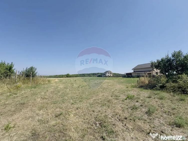 Teren de 2841 mp, în Apateu