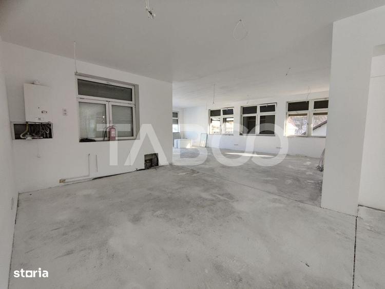 Spațiu comercial, de 2,331 mp, în Central