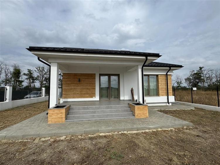 Casă individuală cu 4 camere cu Teren 574 Mp în Exterior Nord
