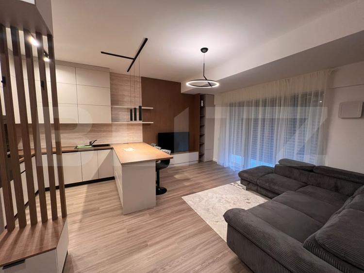 Apartament cu 2 camere semidecomandat, mobilat în Semicentral