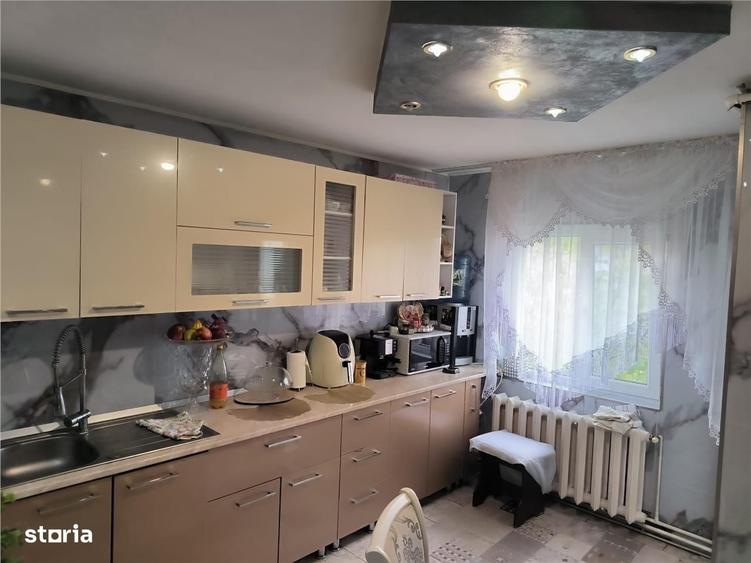 Apartament cu 3 camere, mobilat în Central